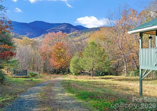 3rd image of 219 Raven Rock Ln, Burnsville, NC 28714 | MLS# 4370533