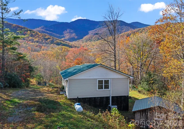 5th image of 219 Raven Rock Ln, Burnsville, NC 28714 | MLS# 4370533