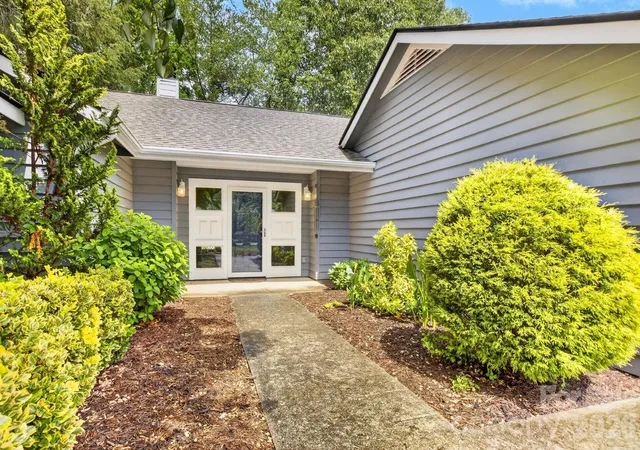 Homes for sale in Asheville, NC | 10 Laurel Pl Dr, Asheville, NC 28803 | MLS# 4370539