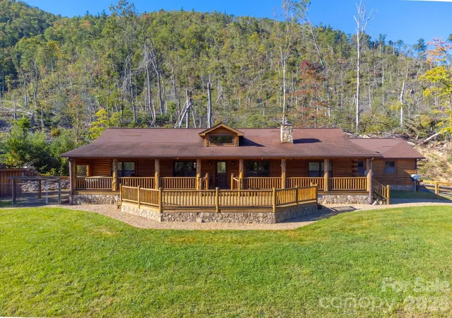 Homes for sale in Green Mountain, NC | 2811 Poplar Creek Rd, Green Mountain, NC 28740 | MLS# 4370609