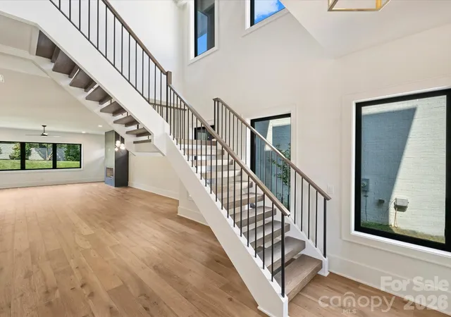 Photo 2 of Single family home for sale at 927 Laurel Crk Ln, Charlotte, NC 28211 | MLS# 4370623 | Listing updated on 2026-10-04