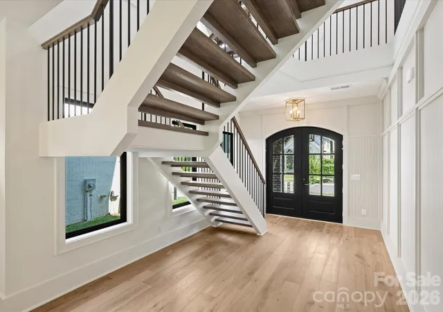 Photo 3 of Single family home for sale at 927 Laurel Crk Ln, Charlotte, NC 28211 | MLS# 4370623 | Listing updated on 2026-10-30