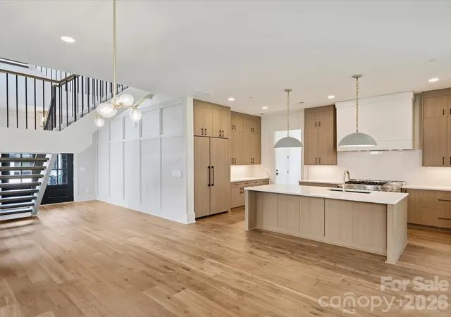Photo 4 of Single family home for sale at 927 Laurel Crk Ln, Charlotte, NC 28211 | MLS# 4370623 | Listing updated on 2026-10-30