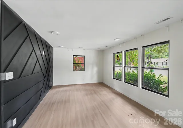 2nd image of 3801 Woodleaf Rd, Charlotte, NC 28205 | MLS# 4370771