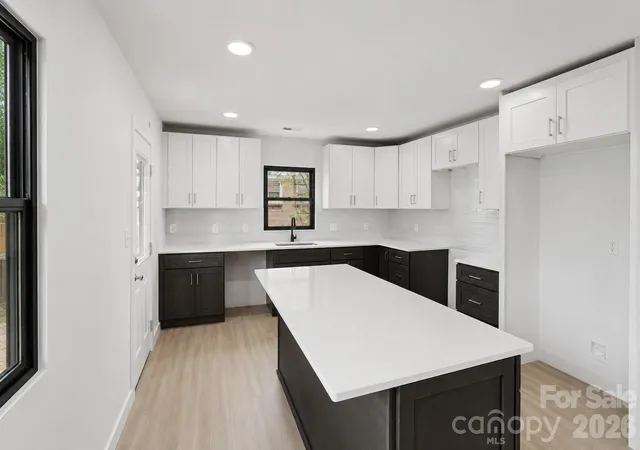 3rd image of 3801 Woodleaf Rd, Charlotte, NC 28205 | MLS# 4370771
