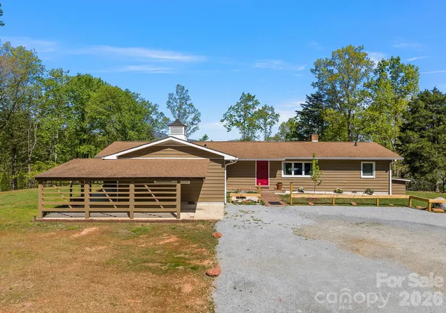 4th image of 110 Persimmon Hill Ct, Columbus, NC 28722 | MLS# 4370785