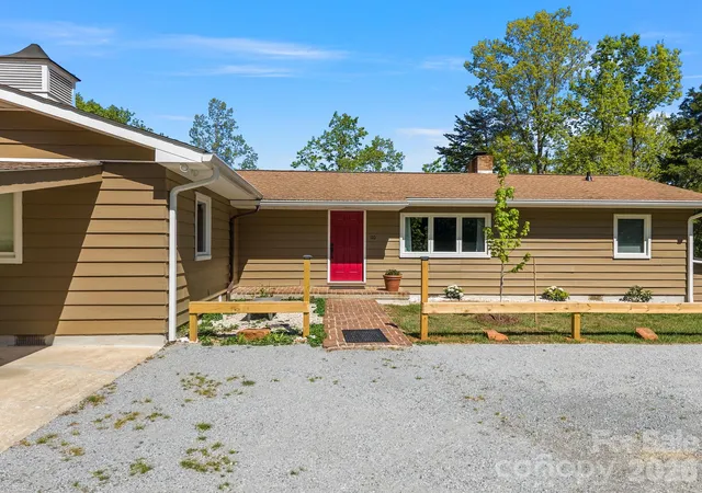 5th image of 110 Persimmon Hill Ct, Columbus, NC 28722 | MLS# 4370785