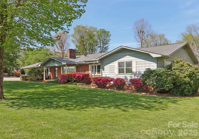 Photo 3 of Single family home for sale at 927 Ladson Rd, Mills River, NC 28759 | MLS# 4370799 | Listing updated on 2026-09-14