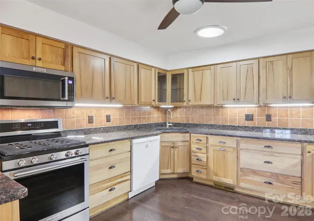 Photo 4 of Single family home for sale at 927 Ladson Rd, Mills River, NC 28759 | MLS# 4370799 | Listing updated on 2026-09-14