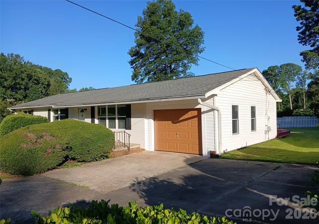 Homes for sale in Gastonia, NC | 4429 Dawnwood Dr, Gastonia, NC 28056 | MLS# 4370837