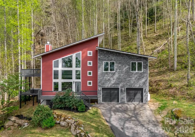 Photo 1 of Single family home for sale at 35 Chesten Mountain Dr, Asheville, NC 28803 | MLS# 4370920 | Listing updated on 2026-09-23