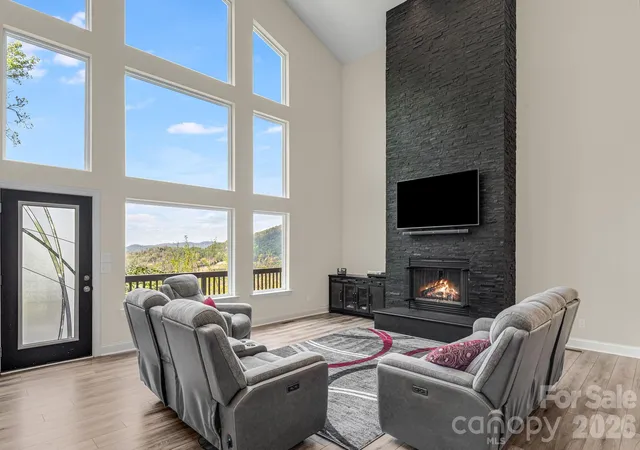 Photo 3 of Single family home for sale at 35 Chesten Mountain Dr, Asheville, NC 28803 | MLS# 4370920 | Listing updated on 2026-09-23