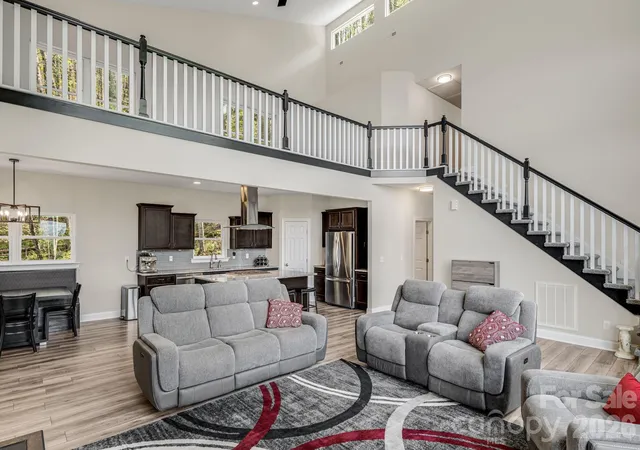 Photo 3 of Single family home for sale at 35 Chesten Mountain Dr, Asheville, NC 28803 | MLS# 4370920 | Listing updated on 2026-09-23