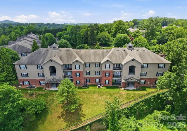 Homes for sale in Asheville, NC | 528 Appeldoorn Cir, Asheville, NC 28803 | MLS# 4370938