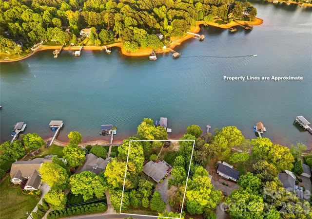 Photo 3 of Single family home for sale at 785 Kemp Rd, Mooresville, NC 28117 | MLS# 4370941 | Listing updated on 2026-09-23