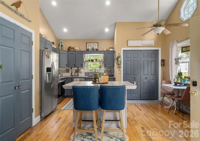 Photo 3 of Single family home for sale at 40 Whipoorwill Way, Waynesville, NC 28786 | MLS# 4370963 | Listing updated on 2026-10-12