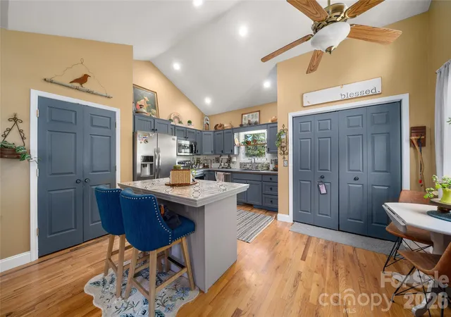 Photo 3 of Single family home for sale at 40 Whipoorwill Way, Waynesville, NC 28786 | MLS# 4370963 | Listing updated on 2026-10-12