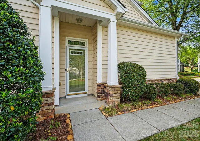3rd image of 6005 Pale Moss Ln, Charlotte, NC 28269 | MLS# 4370980
