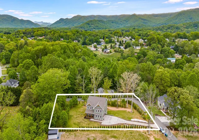 3rd image of 17 Baxter Woods Ln, Candler, NC 28715 | MLS# 4370990
