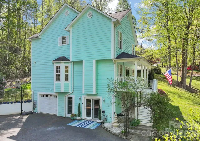Photo 3 of Single family home for sale at 119 Friendly Ln, Asheville, NC 28806 | MLS# 4371085 | Listing updated on 2026-10-04