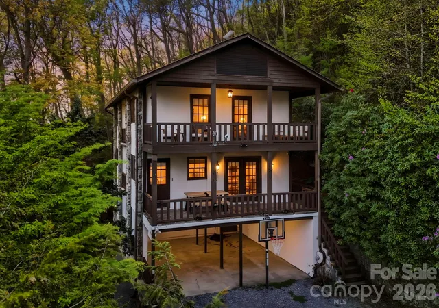 Photo 1 of Single family home for sale at 821 Summit Dr, Maggie Valley, NC 28751 | MLS# 4371108 | Listing updated on 2026-08-28