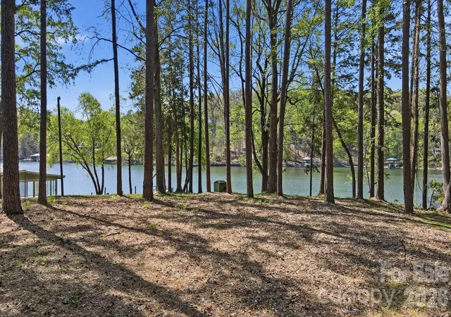 Homes for sale in Charlotte, NC | 15609 Chatfield Dr, Charlotte, NC 28278 | MLS# 4371111