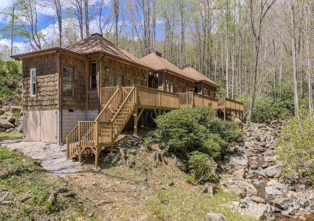 Homes for sale in Bakersville, NC | 426 Cook Town Rd, Bakersville, NC 28705 | MLS# 4371118