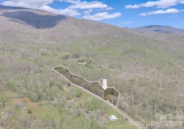Homes for sale in Bakersville, NC | 426 Cook Town Rd, Bakersville, NC 28705 | MLS# 4371118