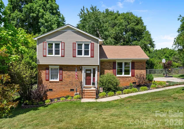 Photo 1 of Sale Pending at 3306 Tamworth Ln, Gastonia, NC 28052 | MLS# 4371153 | Listing updated on 2026-09-26