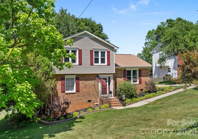 Photo 2 of Sale Pending at 3306 Tamworth Ln, Gastonia, NC 28052 | MLS# 4371153 | Listing updated on 2026-09-26