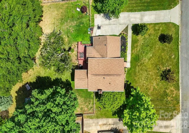 Photo 3 of Sale Pending at 3306 Tamworth Ln, Gastonia, NC 28052 | MLS# 4371153 | Listing updated on 2026-09-26