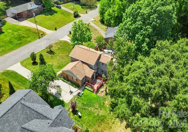 Photo 4 of Sale Pending at 3306 Tamworth Ln, Gastonia, NC 28052 | MLS# 4371153 | Listing updated on 2026-09-26