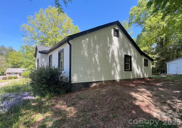 Homes for sale in Cherryville, NC | 307 Ervin Dr, Cherryville, NC 28021 | MLS# 4371227