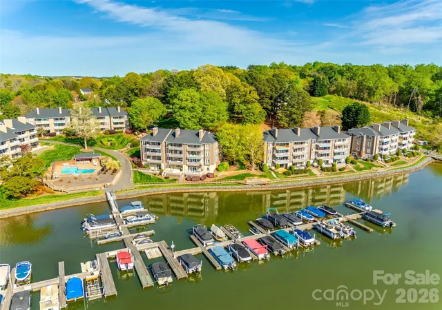 Homes for sale in Charlotte, NC | 9709 Emerald Point Drive, Charlotte, NC 28278 | Houzeo