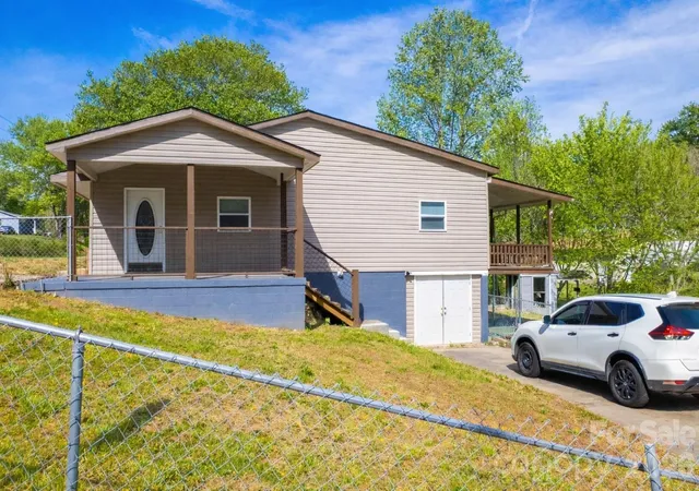Photo 1 of Single family home for sale at 281 Glenwood Dr, Marion, NC 28752 | MLS# 4371362 | Listing updated on 2026-04-19