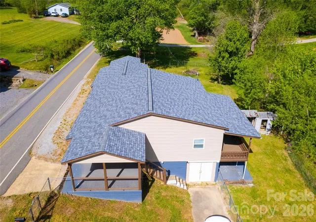 Photo 2 of Single family home for sale at 281 Glenwood Dr, Marion, NC 28752 | MLS# 4371362 | Listing updated on 2026-04-19