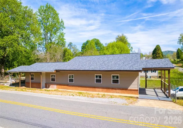 Photo 3 of Single family home for sale at 281 Glenwood Dr, Marion, NC 28752 | MLS# 4371362 | Listing updated on 2026-04-19