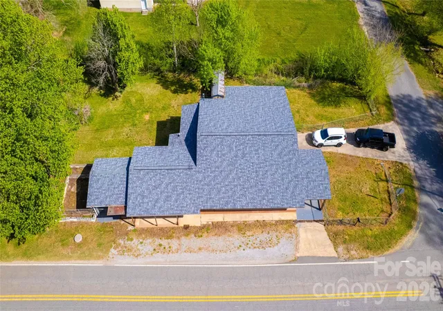 Photo 5 of Single family home for sale at 281 Glenwood Dr, Marion, NC 28752 | MLS# 4371362 | Listing updated on 2026-04-19