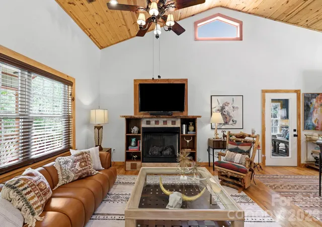 Photo 3 of Single family home for sale at 107 5th Street, Black Mountain, NC 28711 | MLS# 4371363 | Listing updated on 2026-08-29