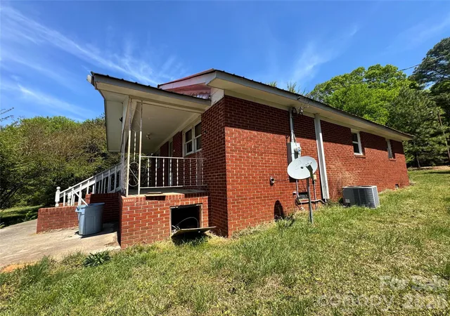 Photo 3 of Single family home for sale at 101 Ledbetter Rd, Polkton, NC 28135 | MLS# 4371385 | Listing updated on 2026-10-02