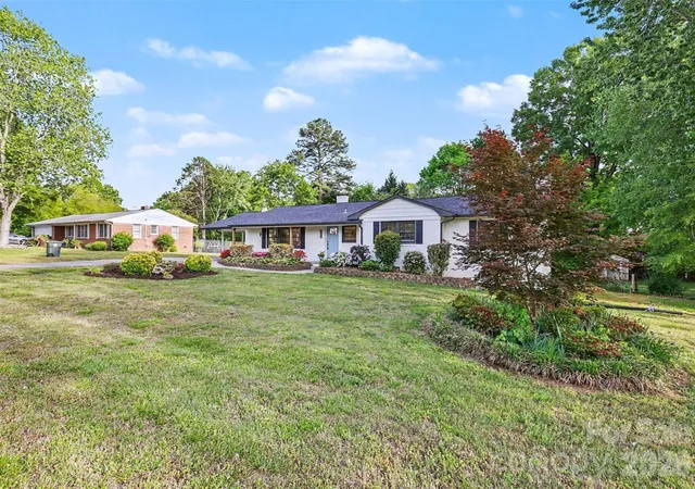 Homes for sale in Salisbury, NC | 1209 Arbor Dr, Salisbury, NC 28144 | MLS# 4371444