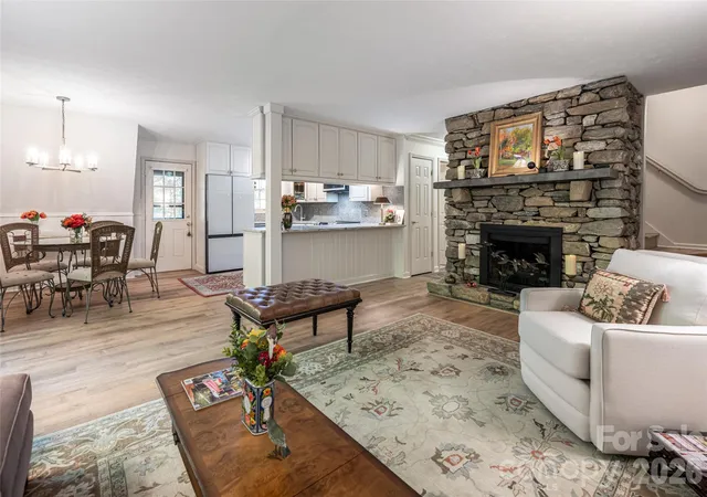 4th image of 7 Cooper Cvs S, Hendersonville, NC 28739 | MLS# 4371497