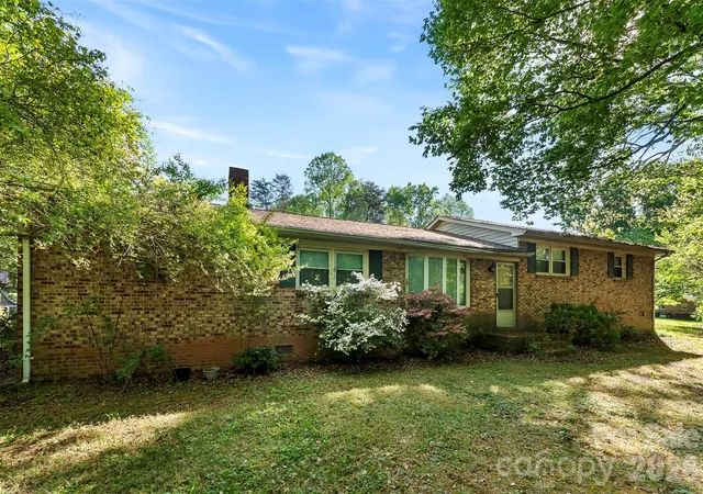 Photo 2 of Single family home for sale at 823 Carson Rd, Gastonia, NC 28052 | MLS# 4371619 | Listing updated on 2026-09-30