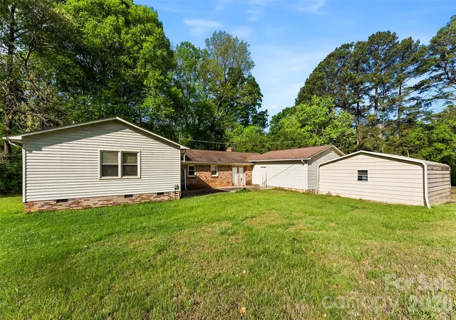 Photo 3 of Single family home for sale at 823 Carson Rd, Gastonia, NC 28052 | MLS# 4371619 | Listing updated on 2026-09-30
