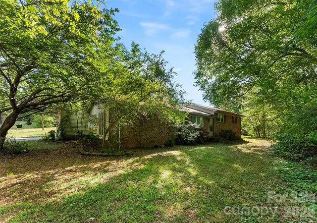 Photo 4 of Single family home for sale at 823 Carson Rd, Gastonia, NC 28052 | MLS# 4371619 | Listing updated on 2026-09-30