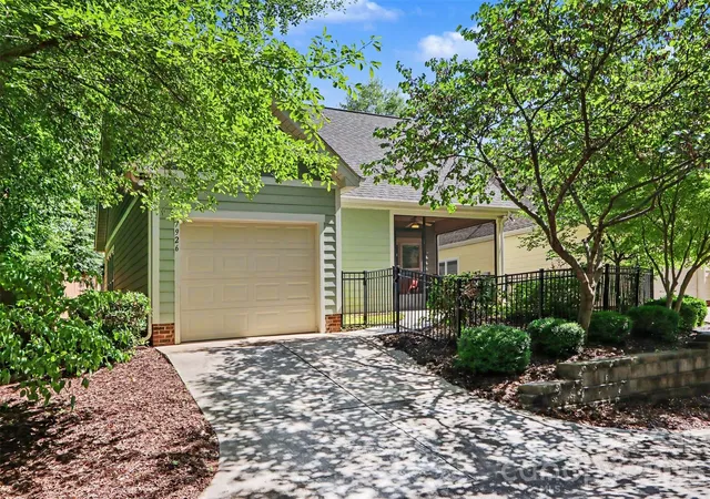 Homes for sale in Huntersville, NC | 7926 Tigers Paw Dr, Huntersville, NC 28078 | MLS# 4371648