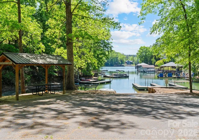 Homes for sale in Hickory, NC | 1116 Players Ridge Rd, Hickory, NC 28601 | MLS# 4371667
