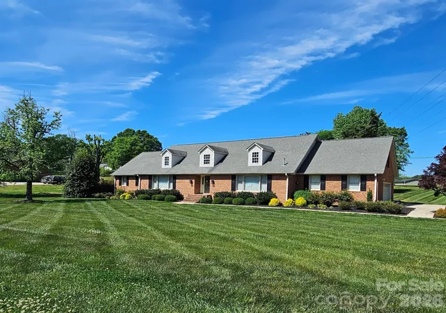 1st image of 1121 Smith St, Albemarle, NC 28001 | MLS# 4371673