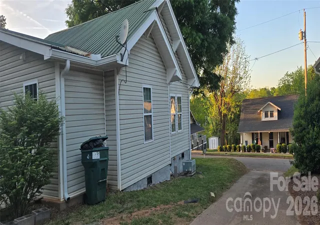 Homes for sale in Newton, NC | 227 W B St, Newton, NC 28658 | MLS# 4371674