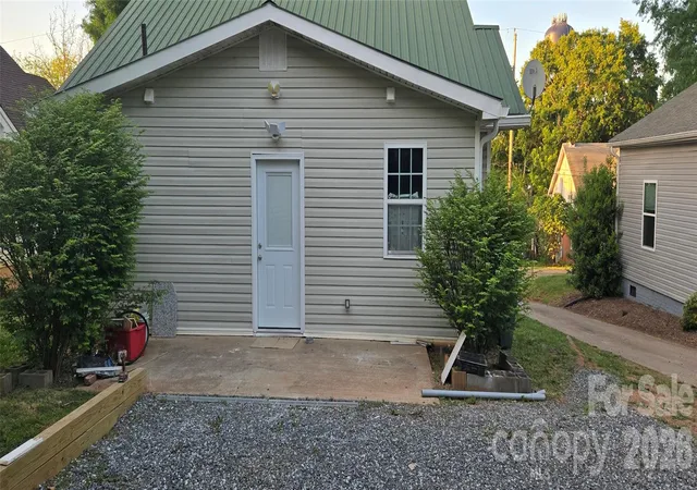 Homes for sale in Newton, NC | 227 W B St, Newton, NC 28658 | MLS# 4371674